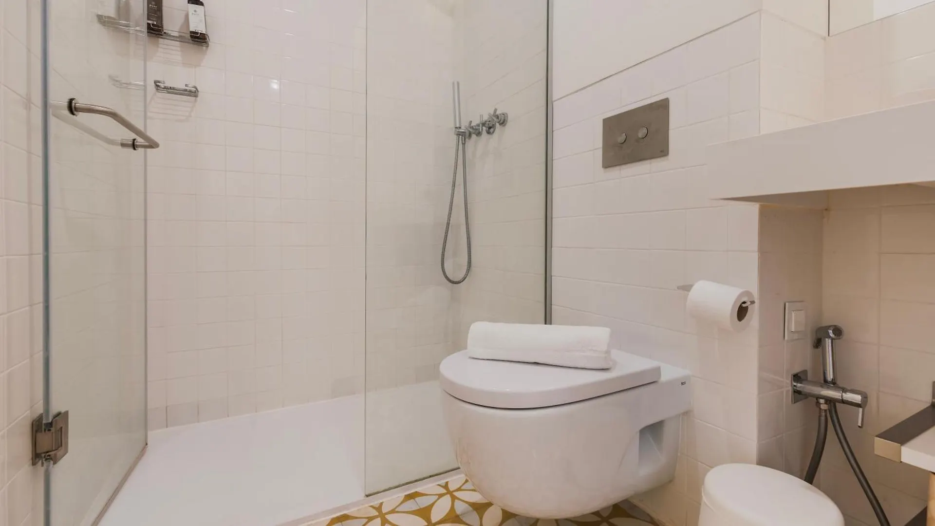 Downtown By The River Apartment By Lovelystay Lisbon